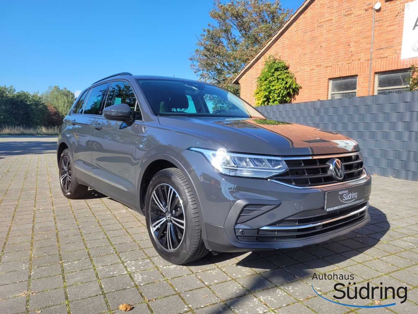 Tiguan Life 2.0 TDI DSG AHK Navi ACC Rückfk.