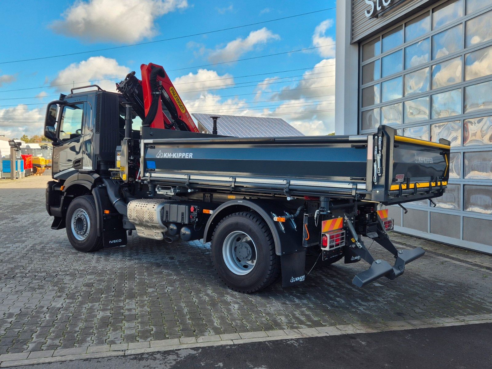 Fahrzeugabbildung Iveco AD200X46/P HR OFF Palfinger PK 12.501 Funk AHK
