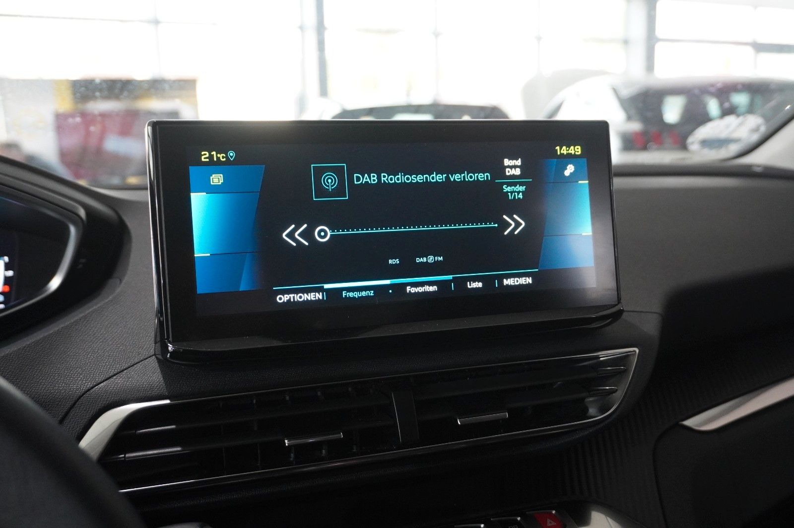 Fahrzeugabbildung Peugeot 3008 Hybrid PHEV ALLURE NAVI/LED/KAMERA/SHZ/AHK