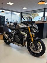 Triumph Speed Triple 1200 RS mit Werksgarantie - TRIUMPH SPEED TRIPLE RS