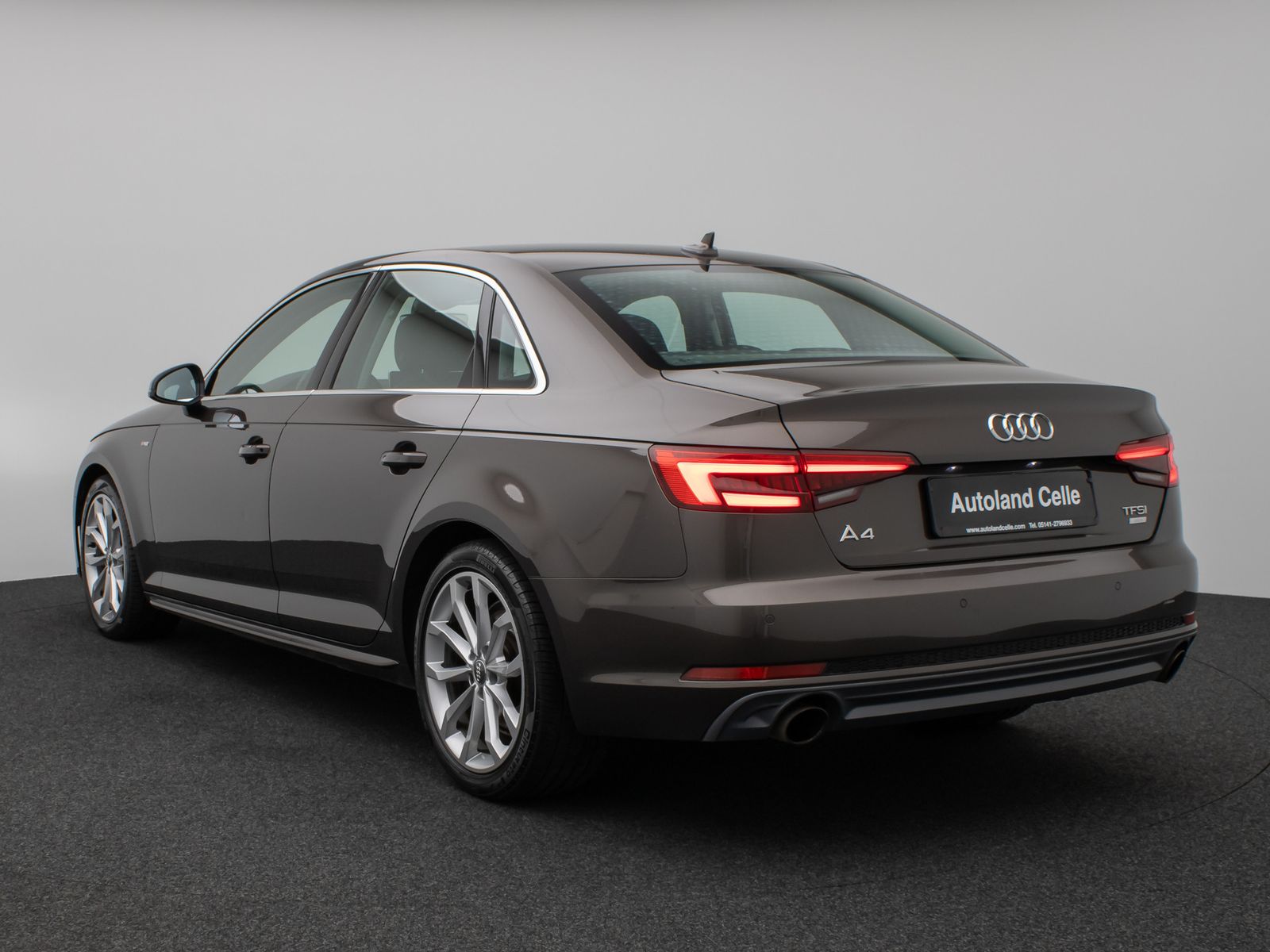 Fahrzeugabbildung Audi A4 2.0 TFSI Lim. Sport S Line Virtual AHK Tempom