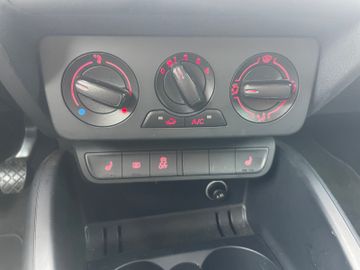 Fahrzeugabbildung Audi A1 Sportback Klima, SHZ, PDC, Lichtsensor