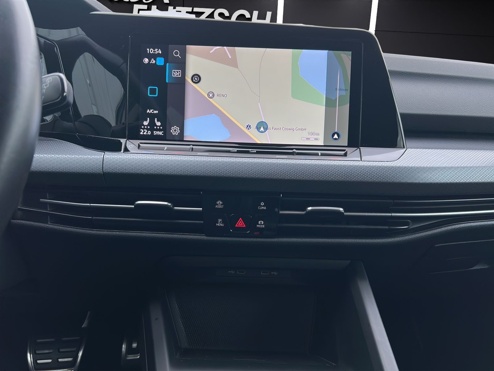 Fahrzeugabbildung Volkswagen Golf VIII Variant eTSI Active DSG LED ACC SH Rea