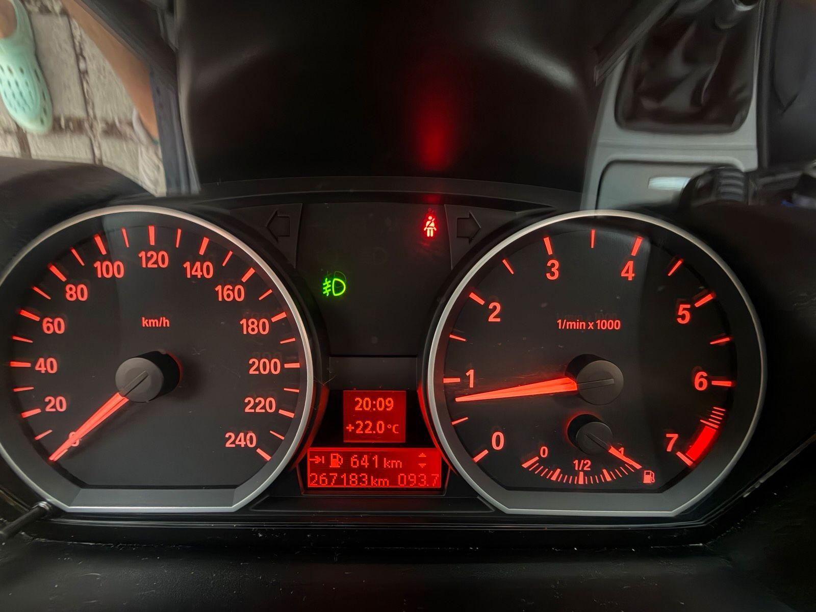 BMW 118 2008 — photo 12