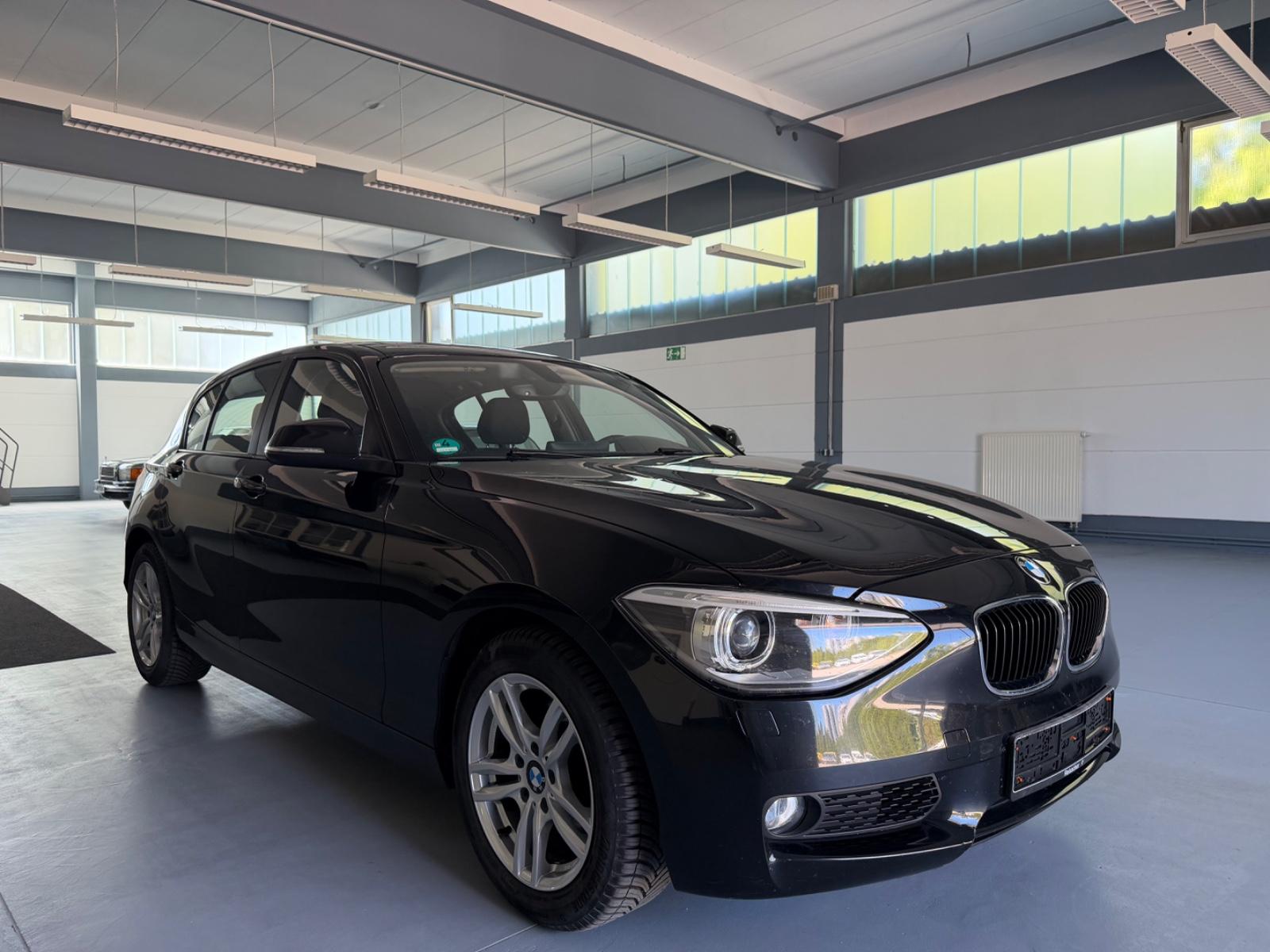 BMW 118i *AUTOMATIK*BI-XENON*NAVI*SCHIEBEDACH*PDC*