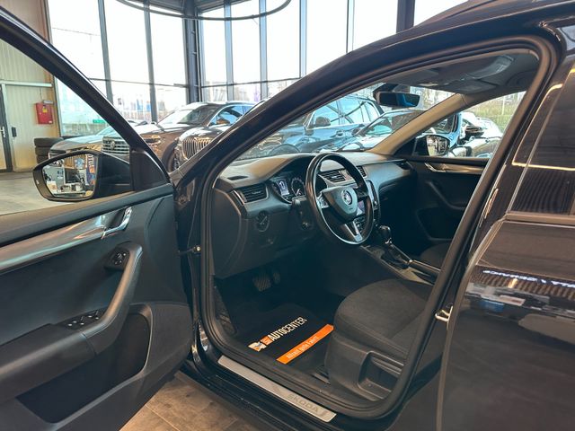 Skoda Octavia Combi Soleil *ACC*NAVI*PDC*SZHZ*APPLE*