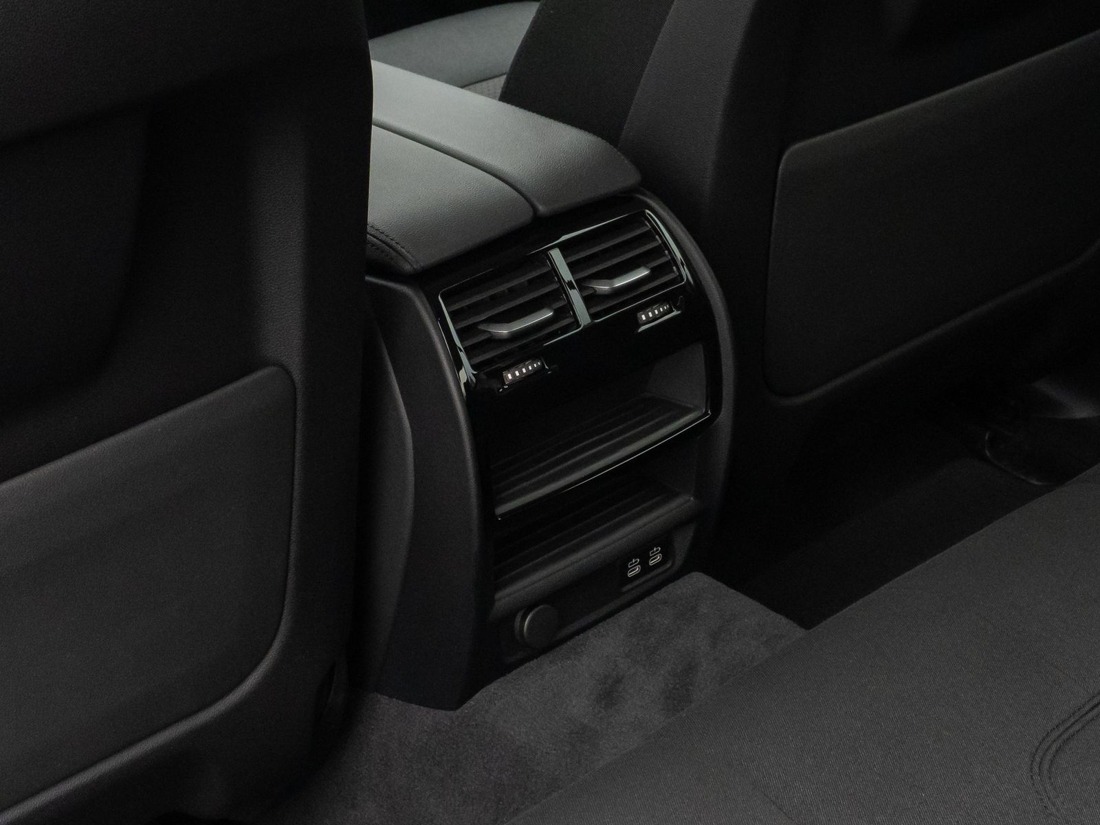 Fahrzeugabbildung BMW 530e HUD DAB HiFi CockPitPro PDC Komfort Alarm