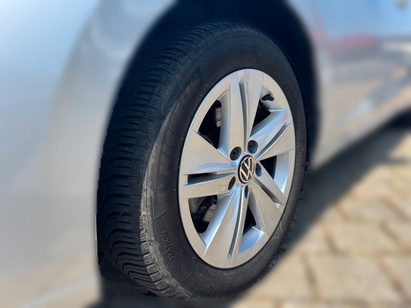 Fahrzeugabbildung Volkswagen Golf VIII Variant Life 1.0 TSI