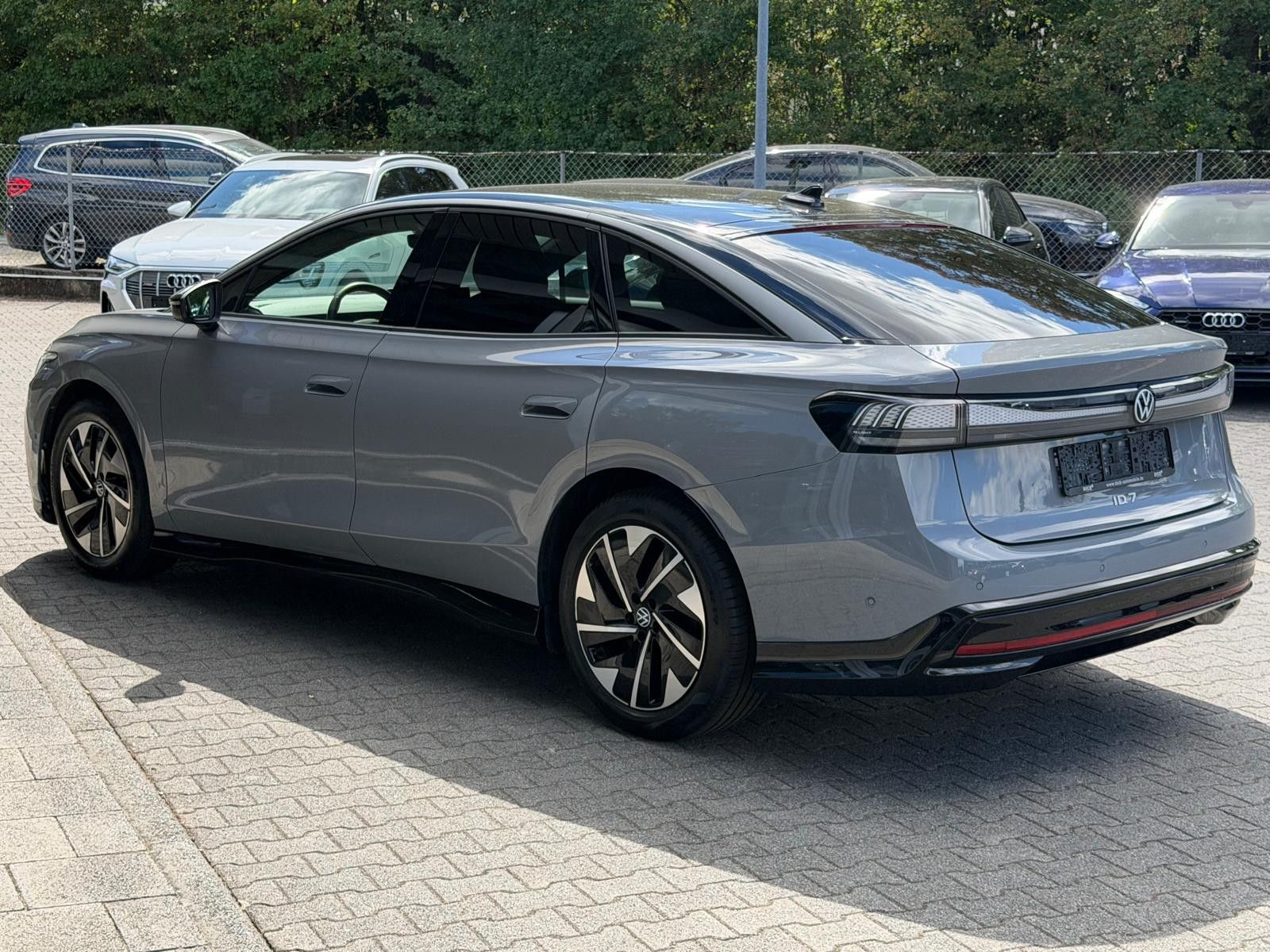 Fahrzeugabbildung Volkswagen ID.7 Pro >IQ.LIGHT+HEAD+MATRIX+NAVI+SHZ+ACC+360+