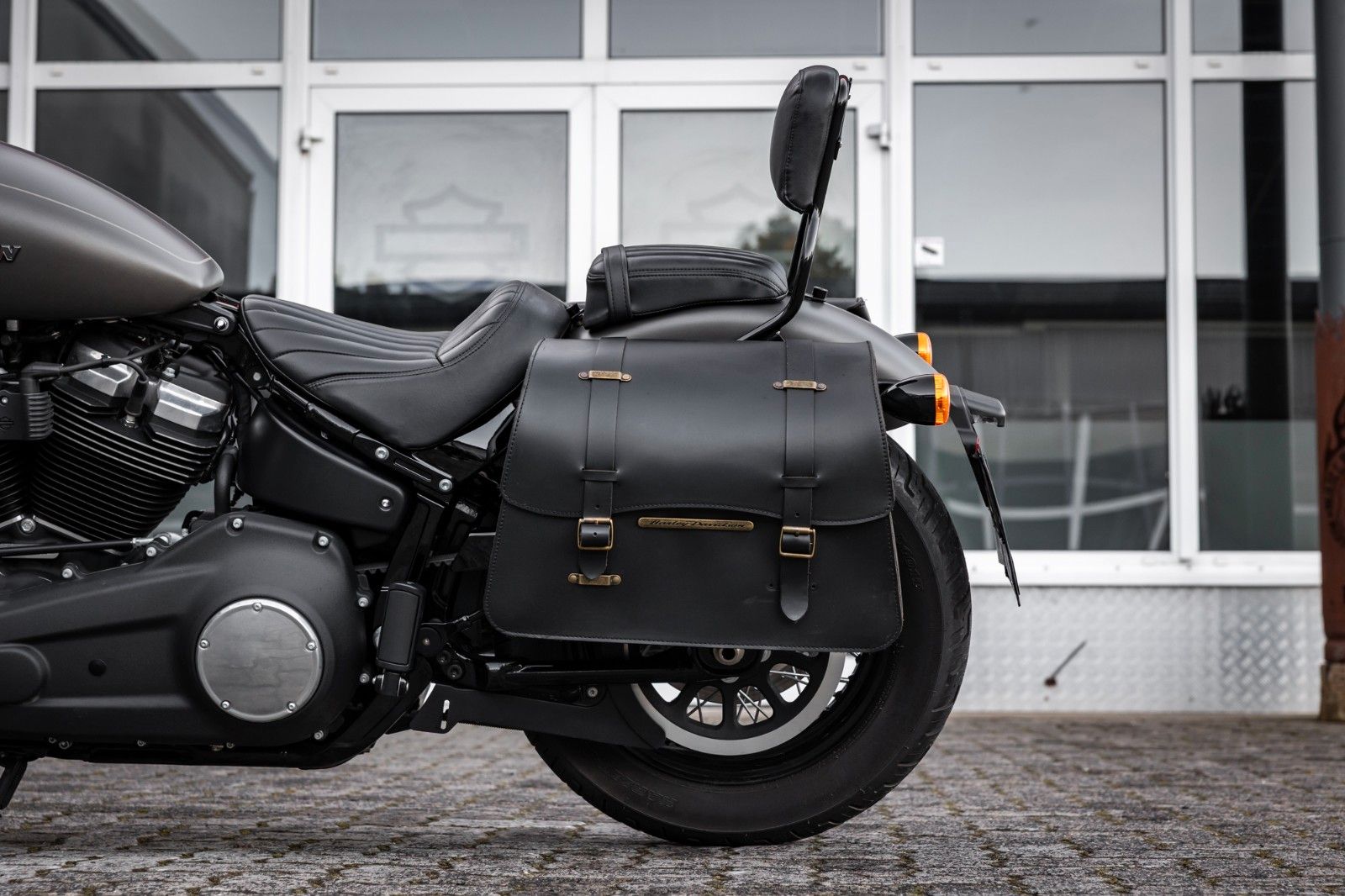 Fahrzeugabbildung Harley-Davidson FXBB STREET Bob Softail - JEKILL&HYDE