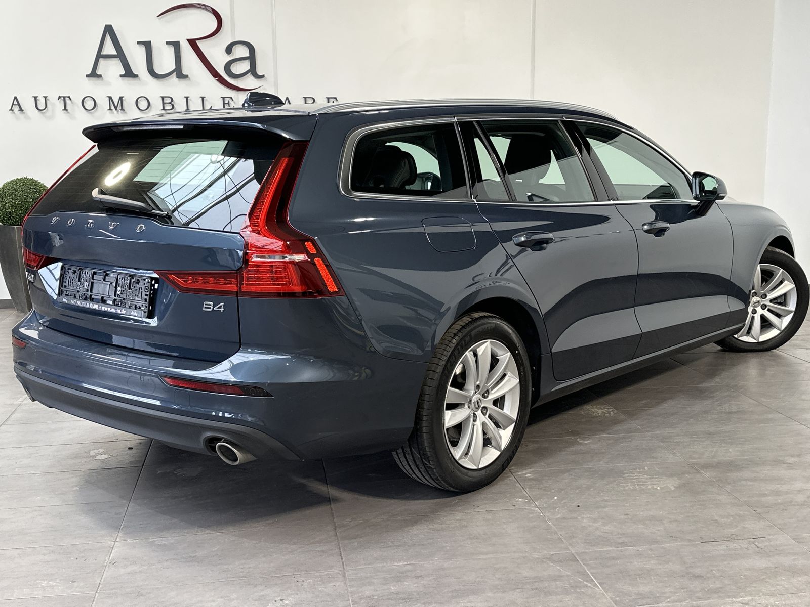 Fahrzeugabbildung Volvo V60 B4 Momentum Pro NAV+LED+SHZ+KAM+DIGDISP+SH