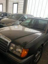 Mercedes-Benz Mercedes E200 - Mercedes-Benz E 200 aus 1993