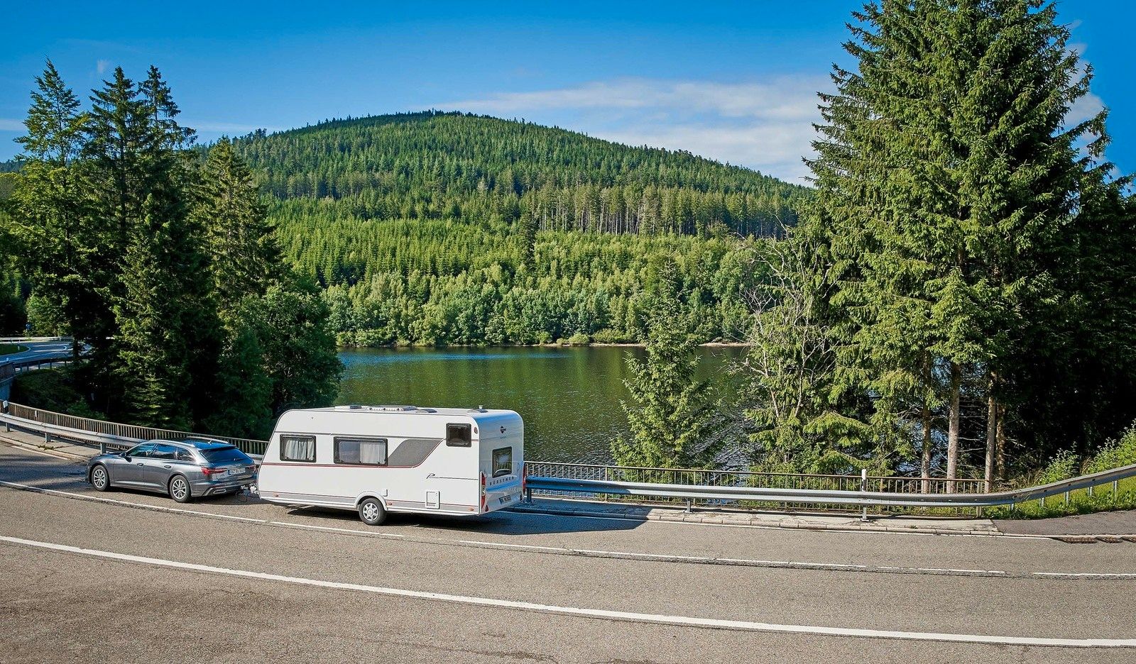Fahrzeugabbildung Bürstner Premio 495 TK *1.700Kg*Dusche*Paket2*Etagenbett.