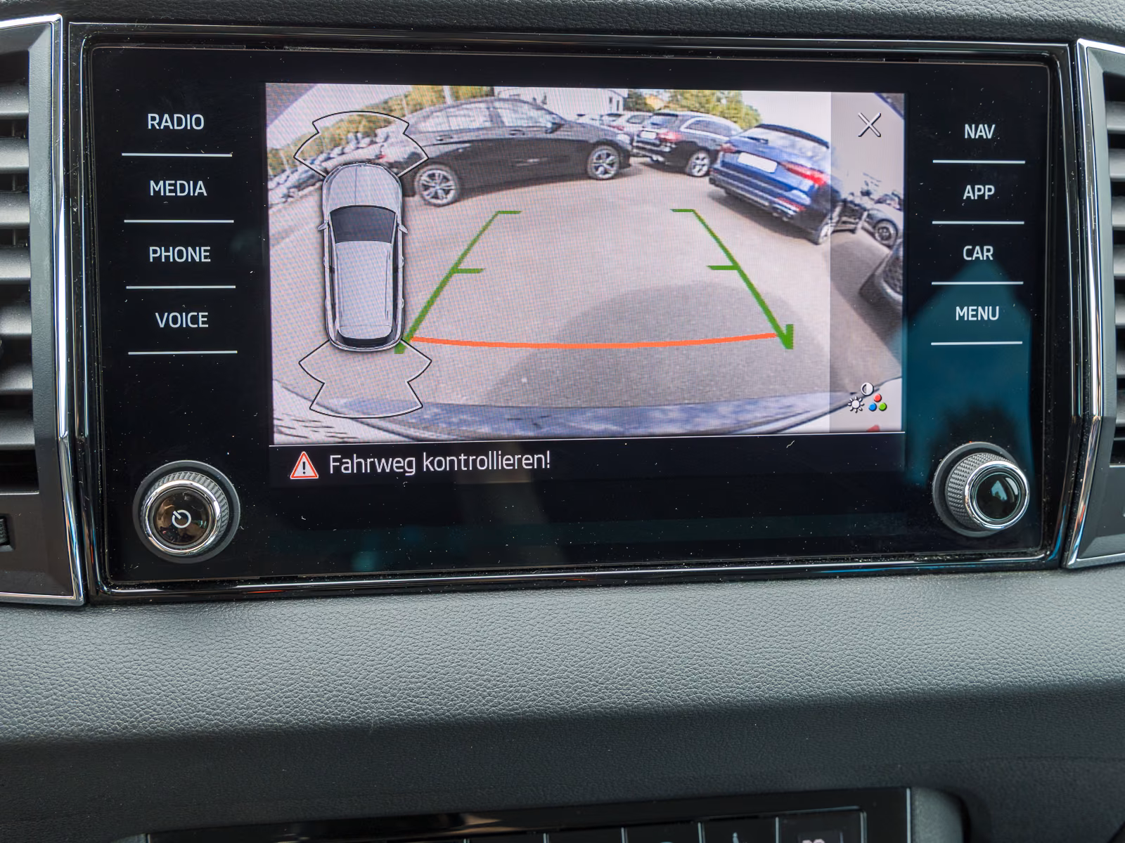 Skoda Karoq 1.0 TSI Tour KESSY REARVIEW LED PDC SITZHZ