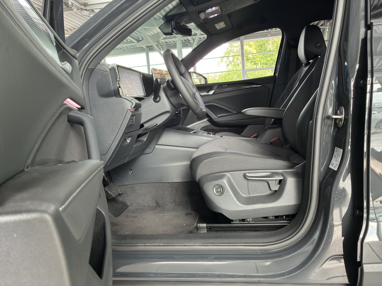 Fahrzeugabbildung Volkswagen Tiguan 2.0 TSI 4Motion W Life 360,AHK,Kamera,LED