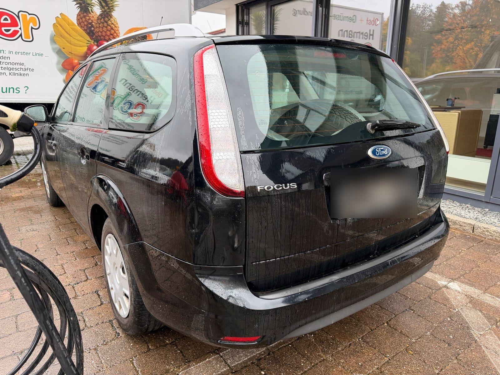 Ford Focus 2010 — photo 8