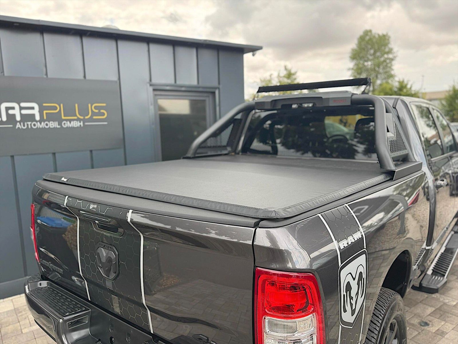 Fahrzeugabbildung Dodge RAM 2500 6.4 HEAVY DUTY OFFROAD CrewCab 4x4 LED