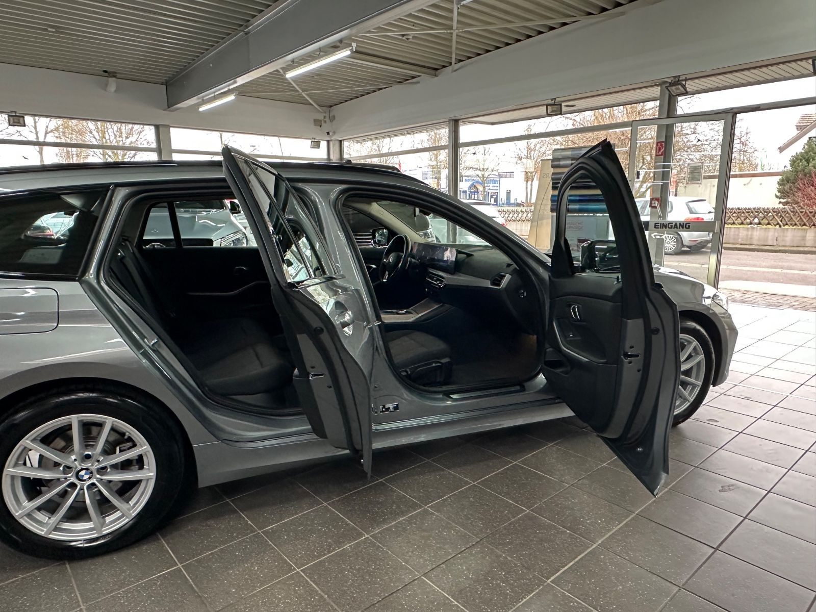 BMW 318 d Touring Facelift+Driving Assistant+Curved foto 13