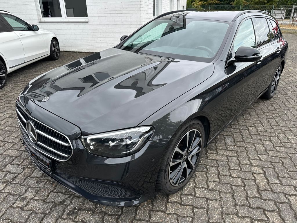 Image of Mercedes-Benz E 220