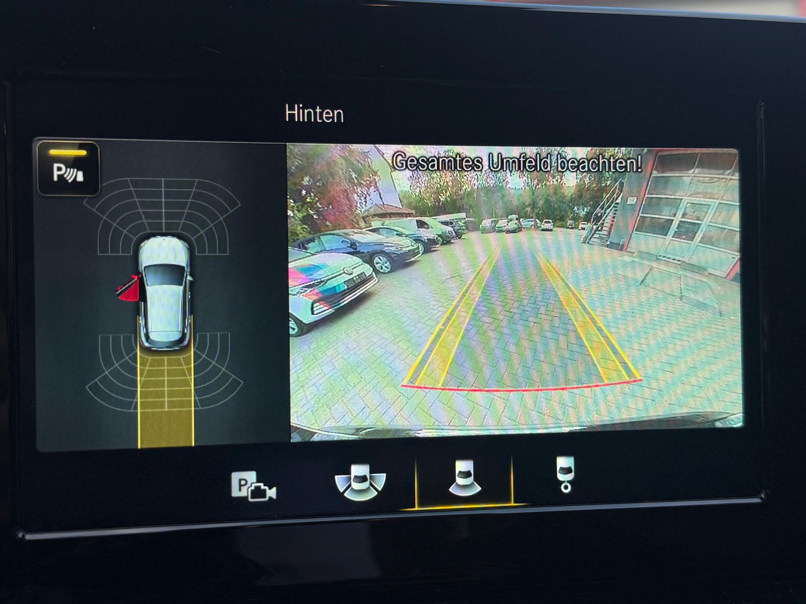 Fahrzeugabbildung Mercedes-Benz GLA 200 d 8G AMG-Line LED+NAV+SHZ+AHK+KAM+CARPL+