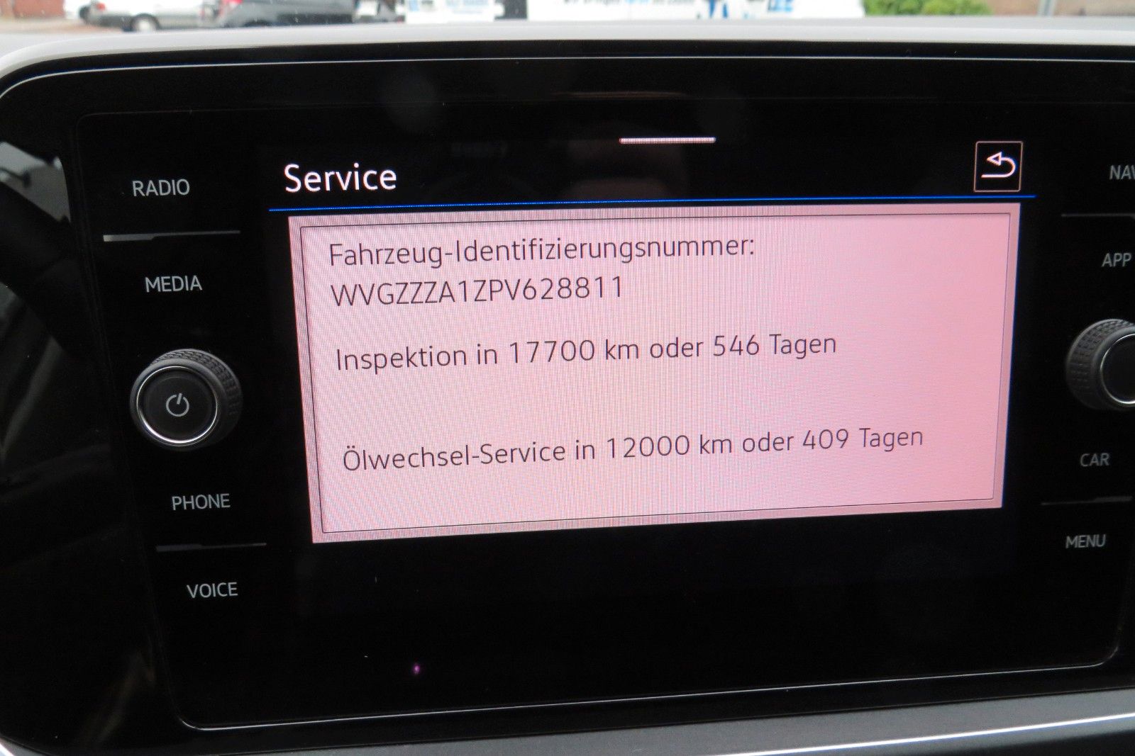 Fahrzeugabbildung Volkswagen T-Roc Life AHK ACC SITZH GJ NAVI APP 1.HD