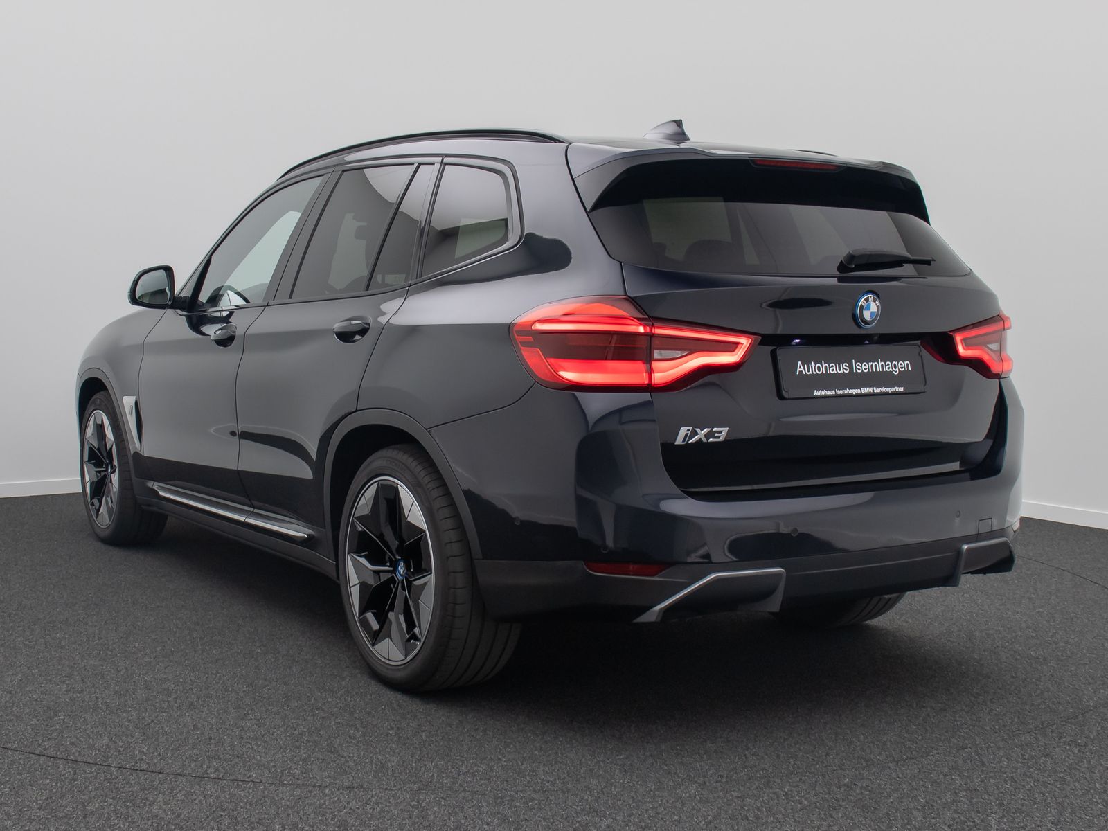 Fahrzeugabbildung BMW iX3 Impressive Panorama 360°HUD DAB H/K AHK 20"