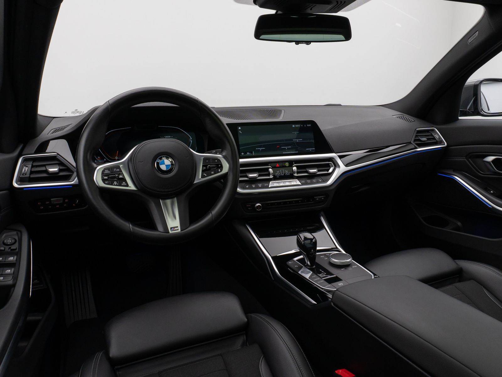 Fahrzeugabbildung BMW 320d xD Sport Line Panorama Laser Kamera HUD DAB