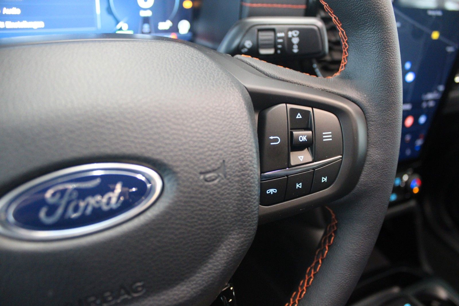Fahrzeugabbildung Ford Ranger PHEV Wildtrak AHK ROLLO B&O ACC 360°