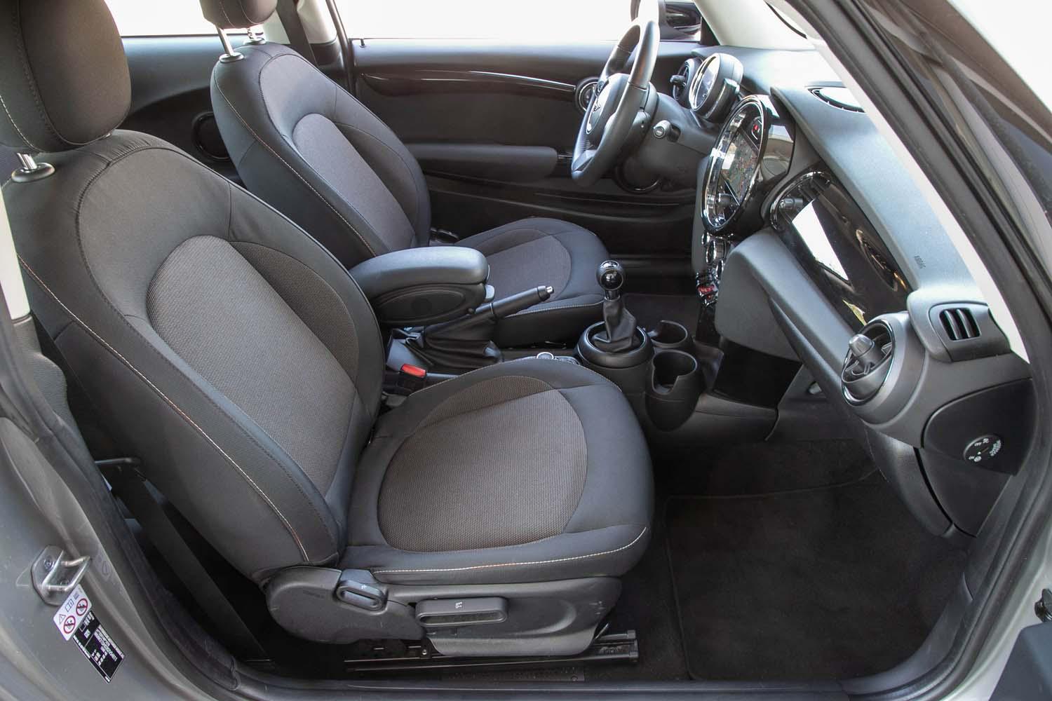 MINI Cooper First Essential Trim Navi Klima LED SHZ