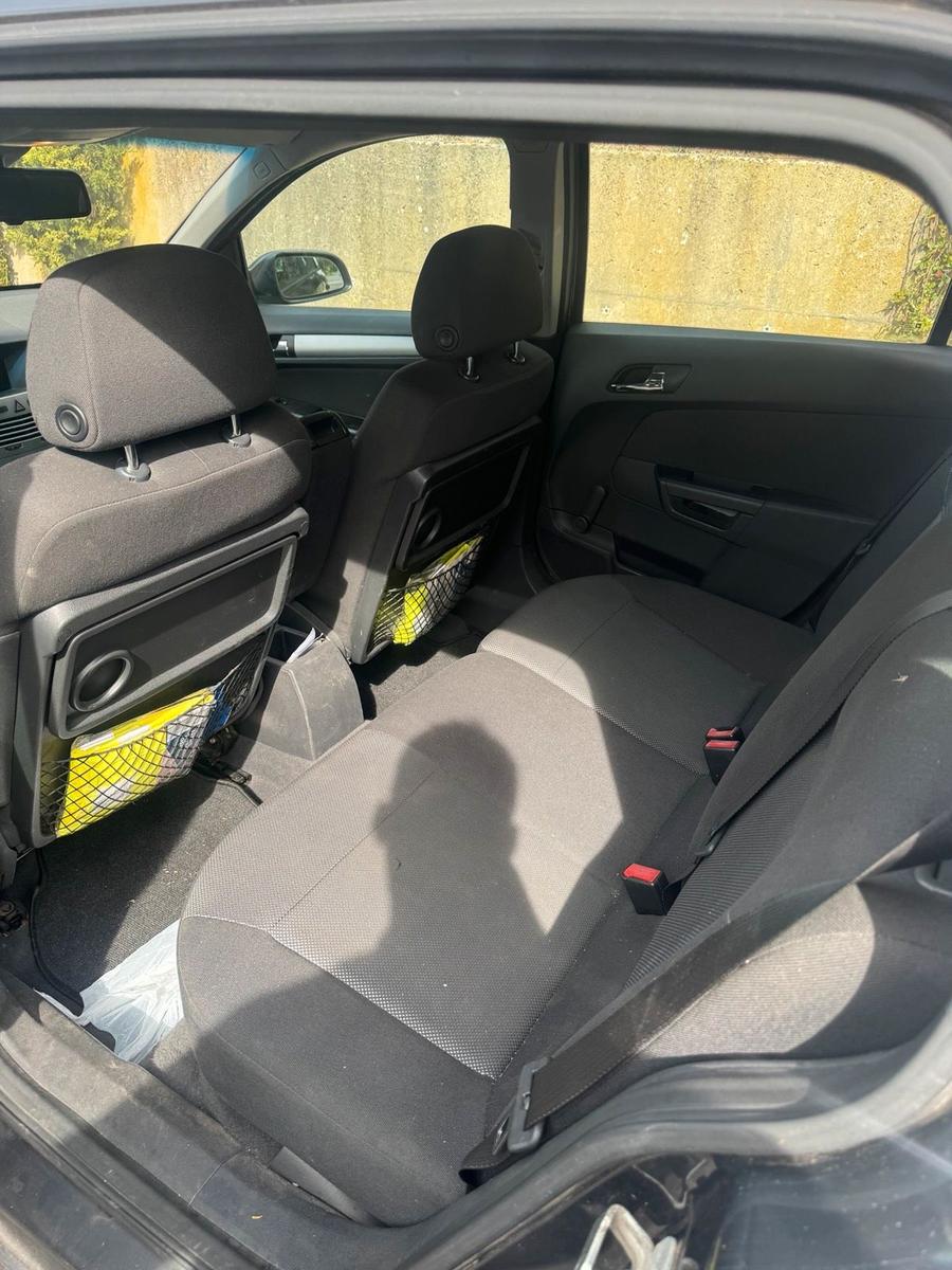 Opel Astra 2009 — photo 7