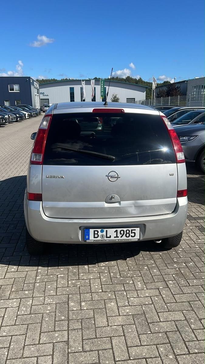 Opel Meriva 2005 — rear view