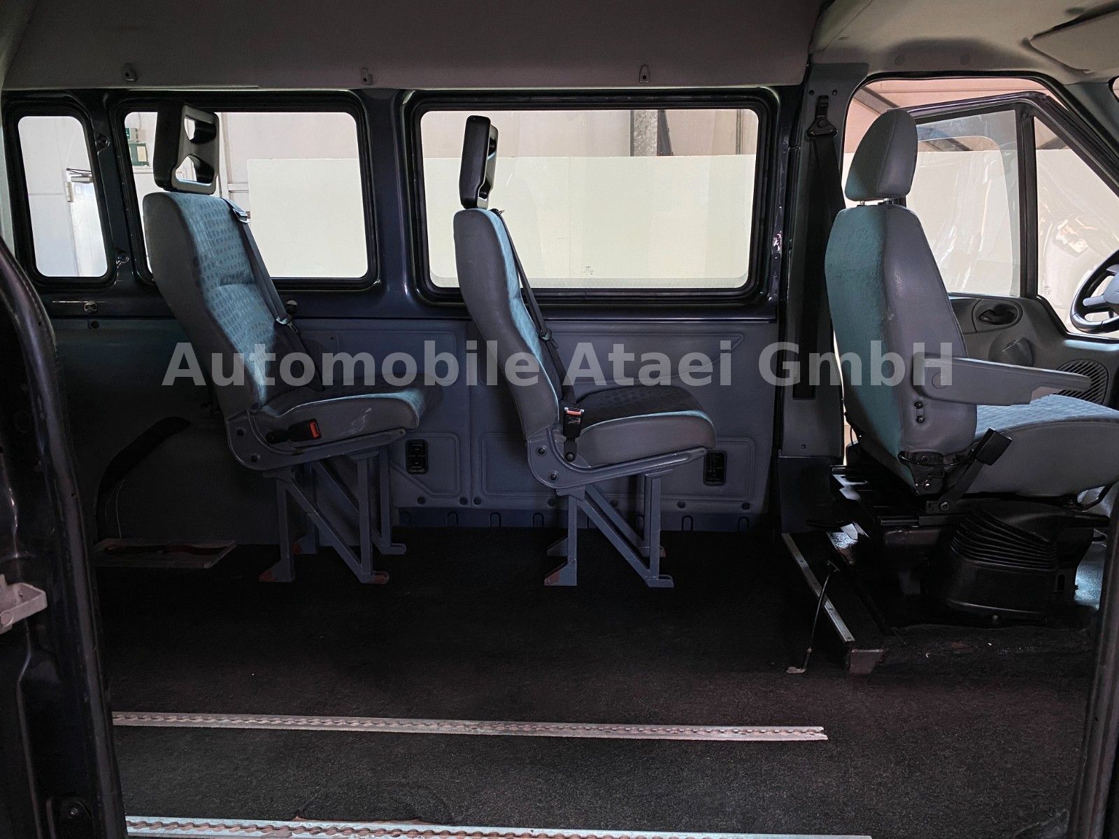 Fahrzeugabbildung Ford Transit Kombi 300 *Rollstuhl-Lift* STANDHZG.2534