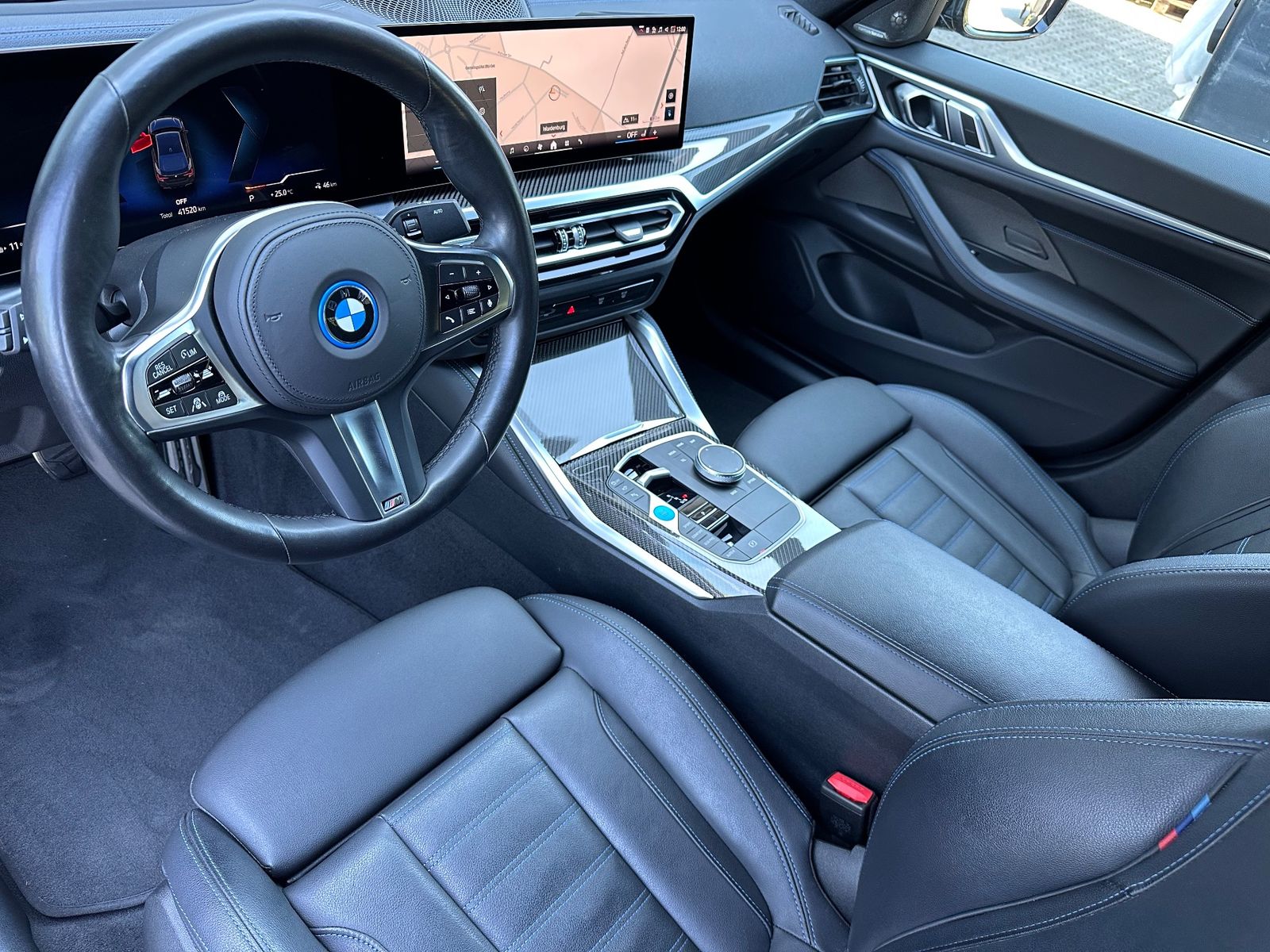 Fahrzeugabbildung BMW i4 eDrive40 Gran Coupe M-Sport NAV+LED+KAM+ACC