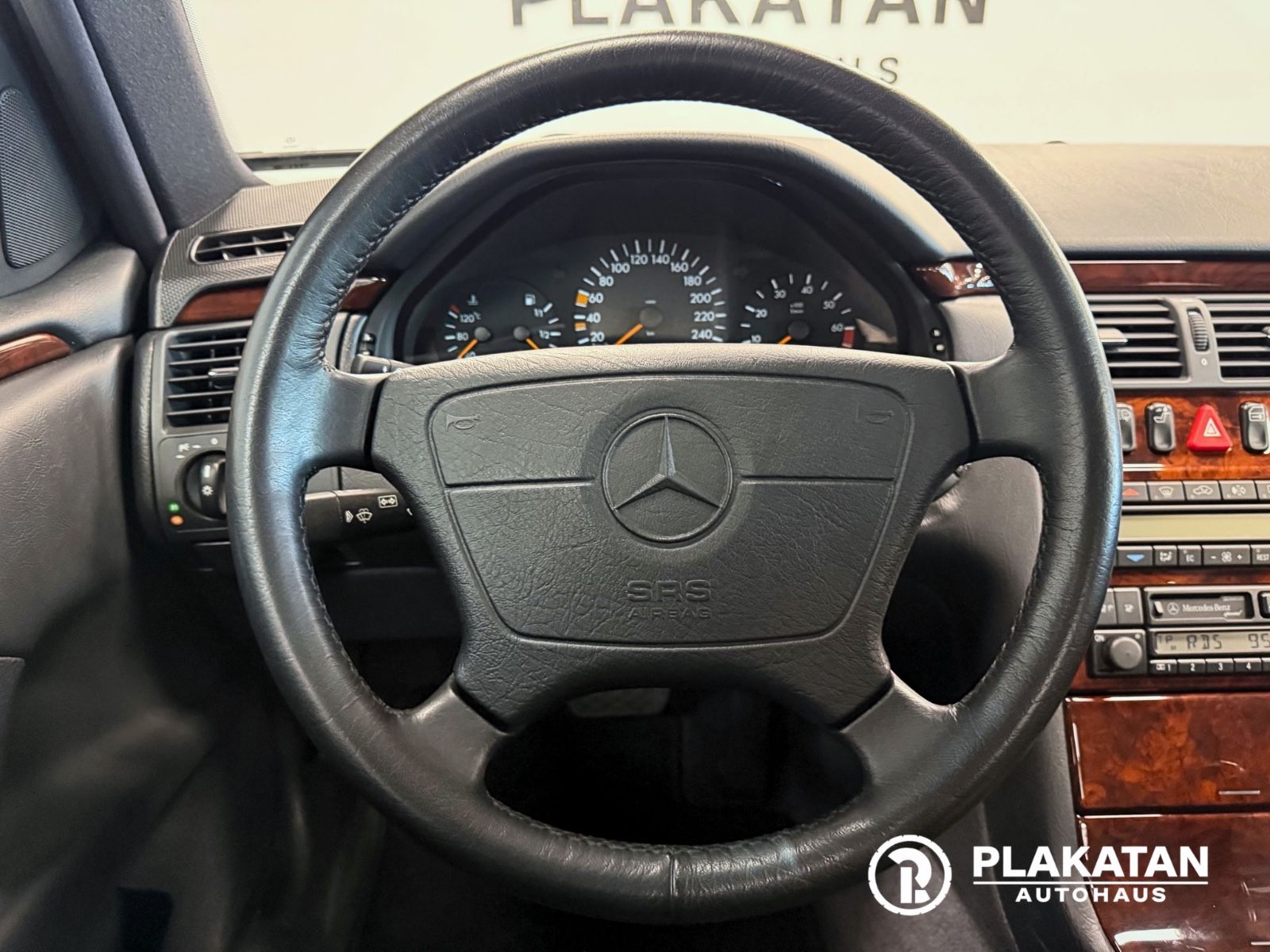 Fahrzeugabbildung Mercedes-Benz E 240 Xenon Automatik Klima V6 MB-Service