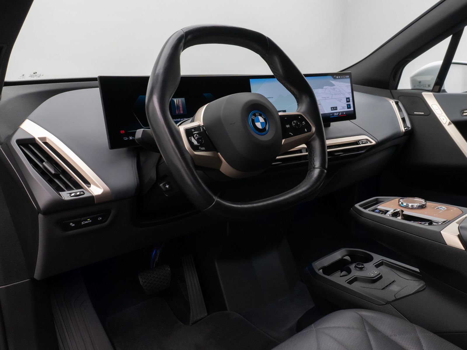 Fahrzeugabbildung BMW iX xD40 Sport SkyLounge Laser 360°DAB H/K 22Zoll