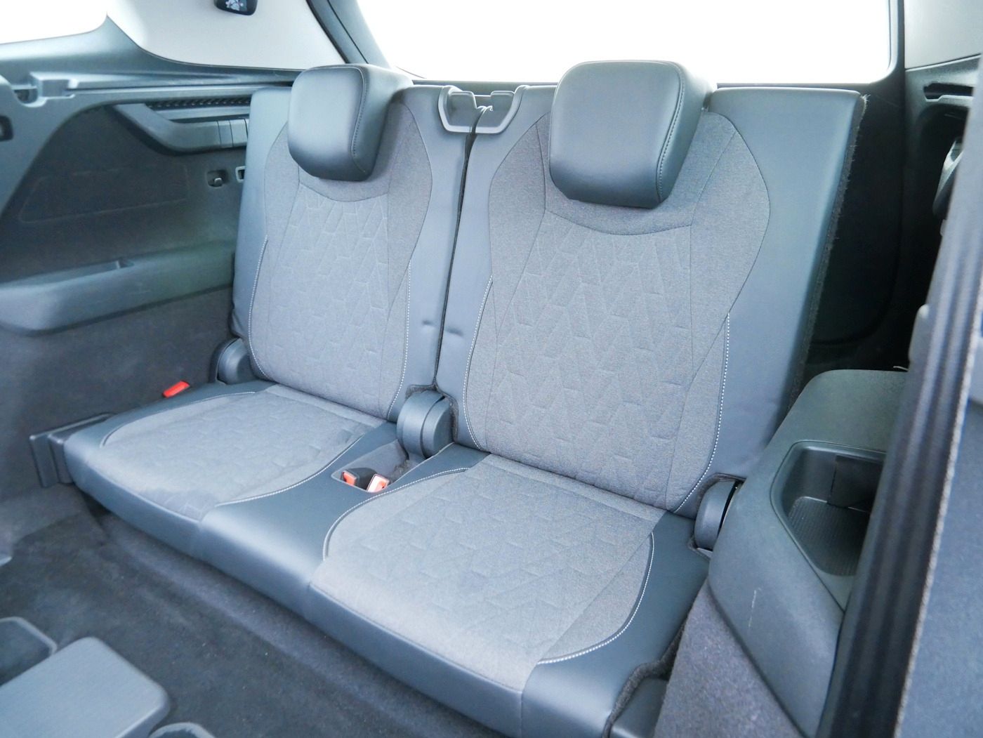 Fahrzeugabbildung Volkswagen Tayron 2.0 4Motion NEU64T 7-Sitzer Matrix AHK DC