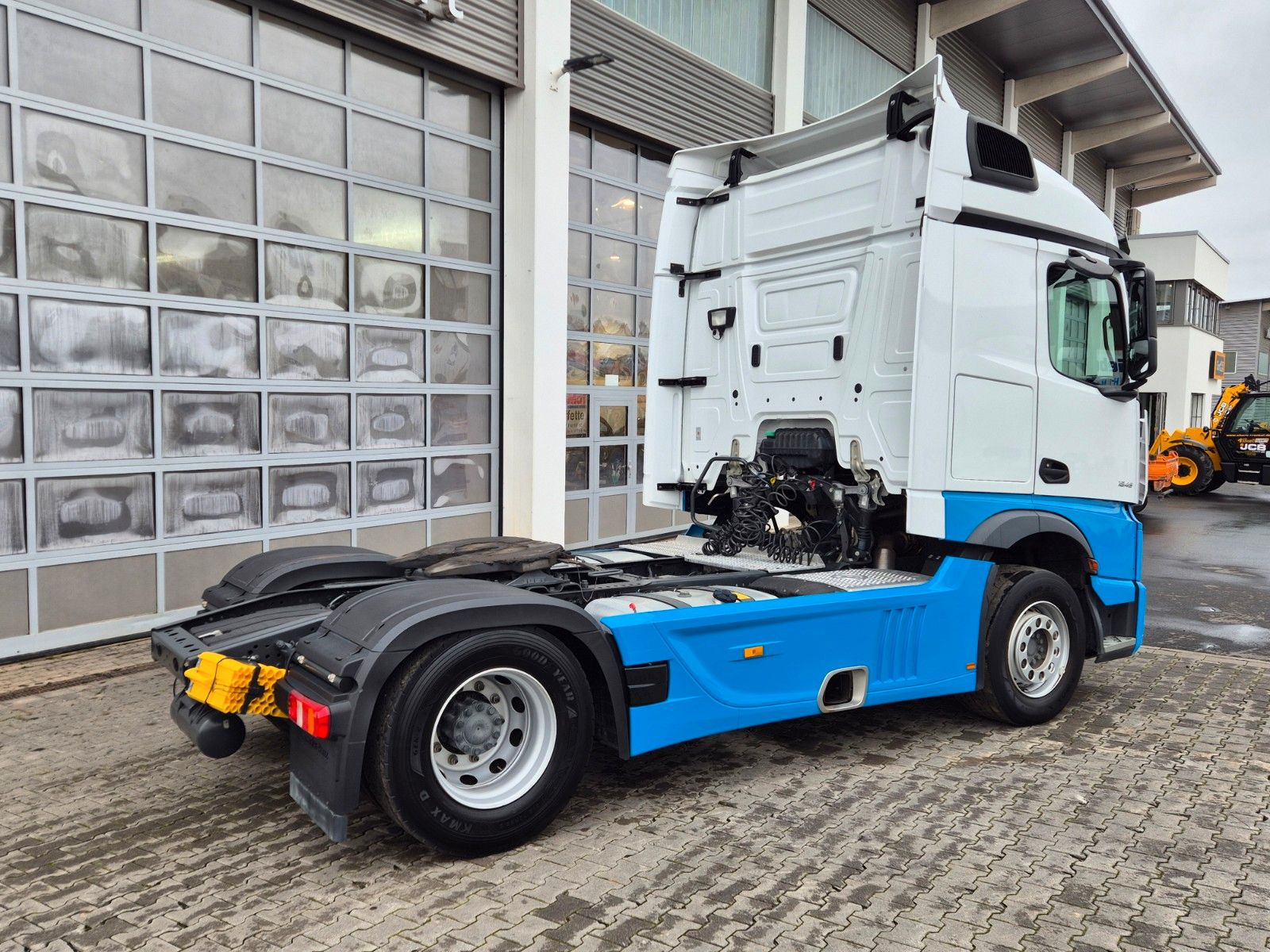 Fahrzeugabbildung Mercedes-Benz Actros 1845 LS Öl-Retarder Navi PPC 2x Bett