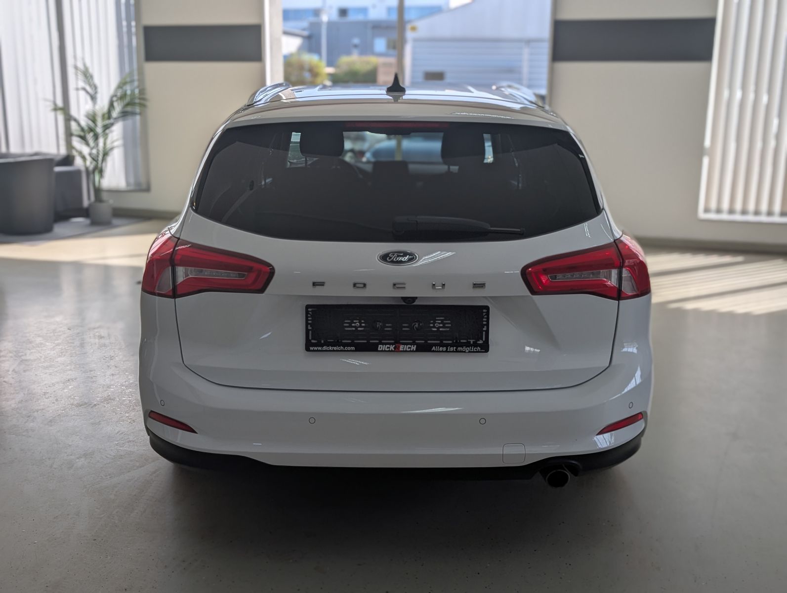 Fahrzeugabbildung Ford Focus Titanium X LED KAMERA SHZ AHK APPLINK TEMP