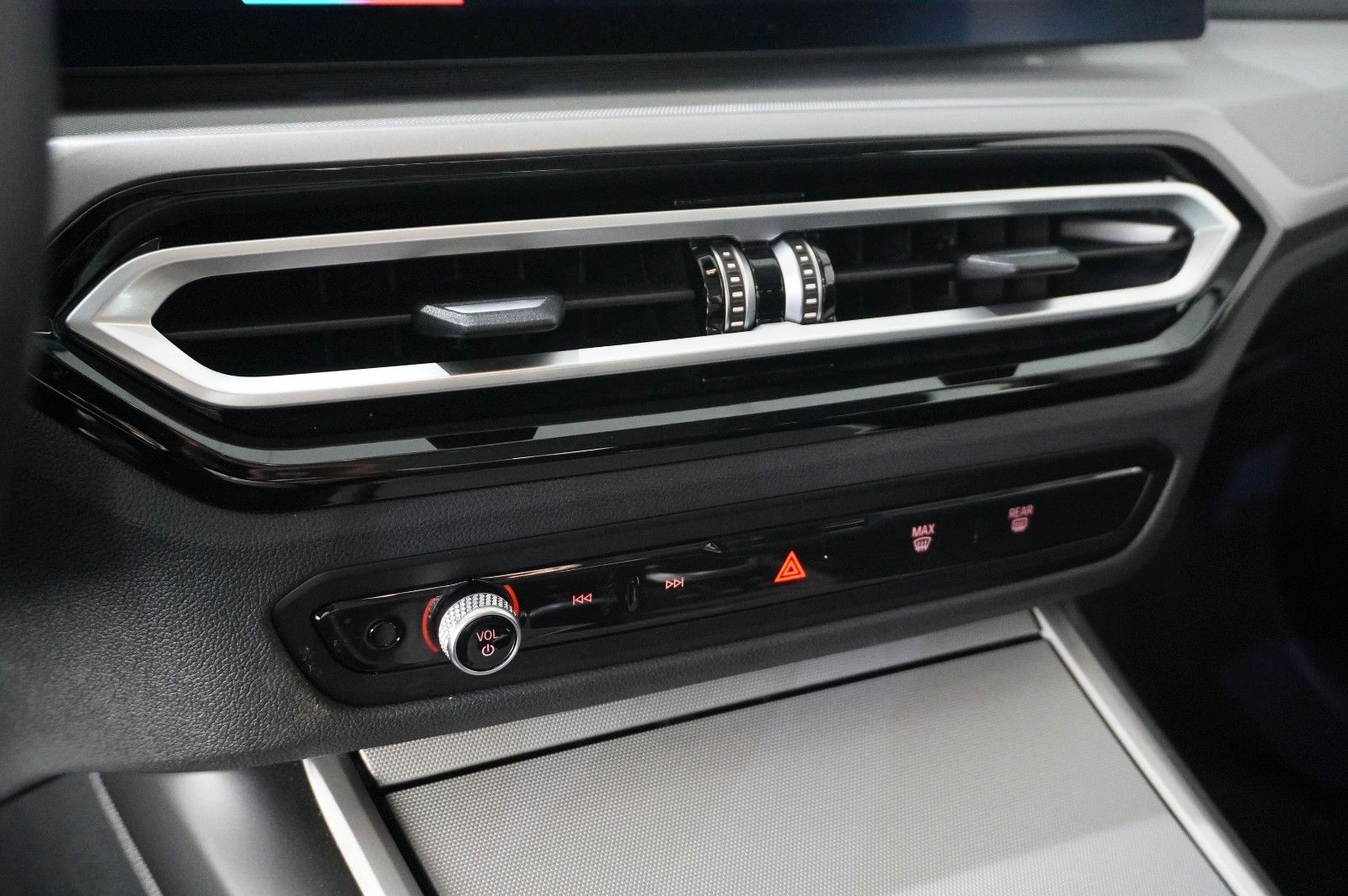 Fahrzeugabbildung BMW 320D TOURING X-DRIVE NAVI/LED/VIRTU./SHZ/DAB+