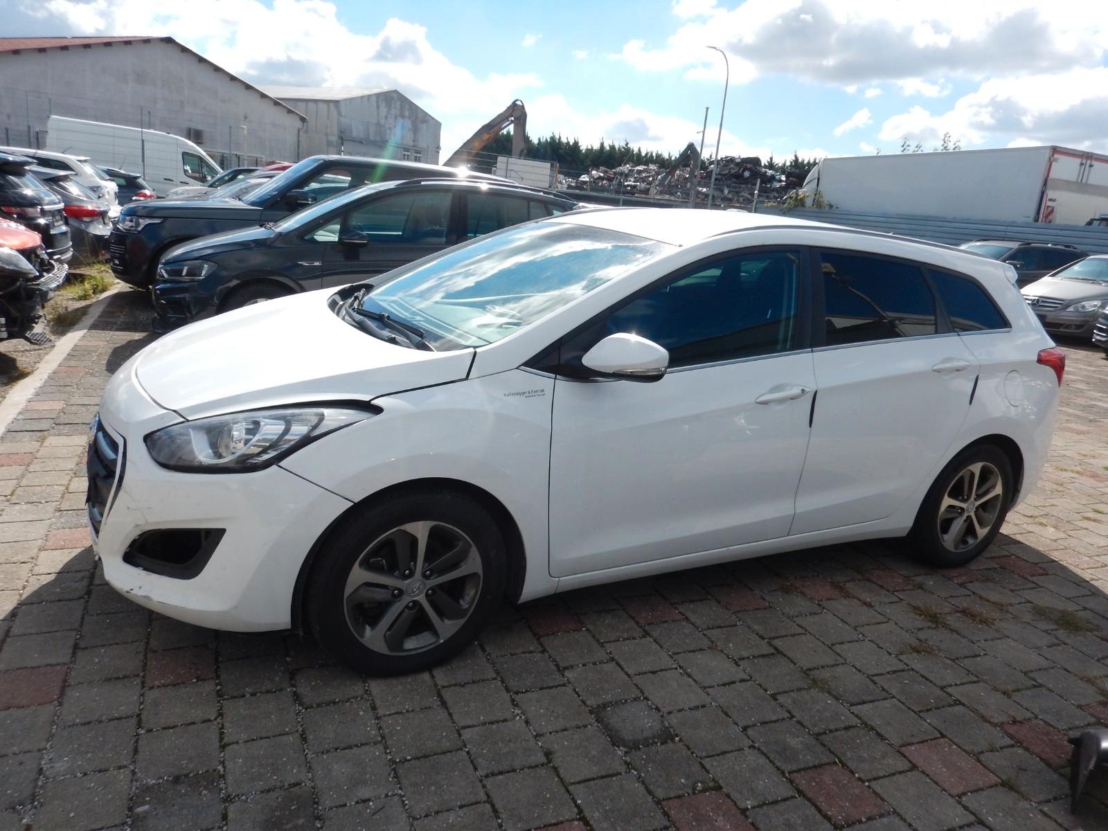 Hyundai i30 2015 — photo 20