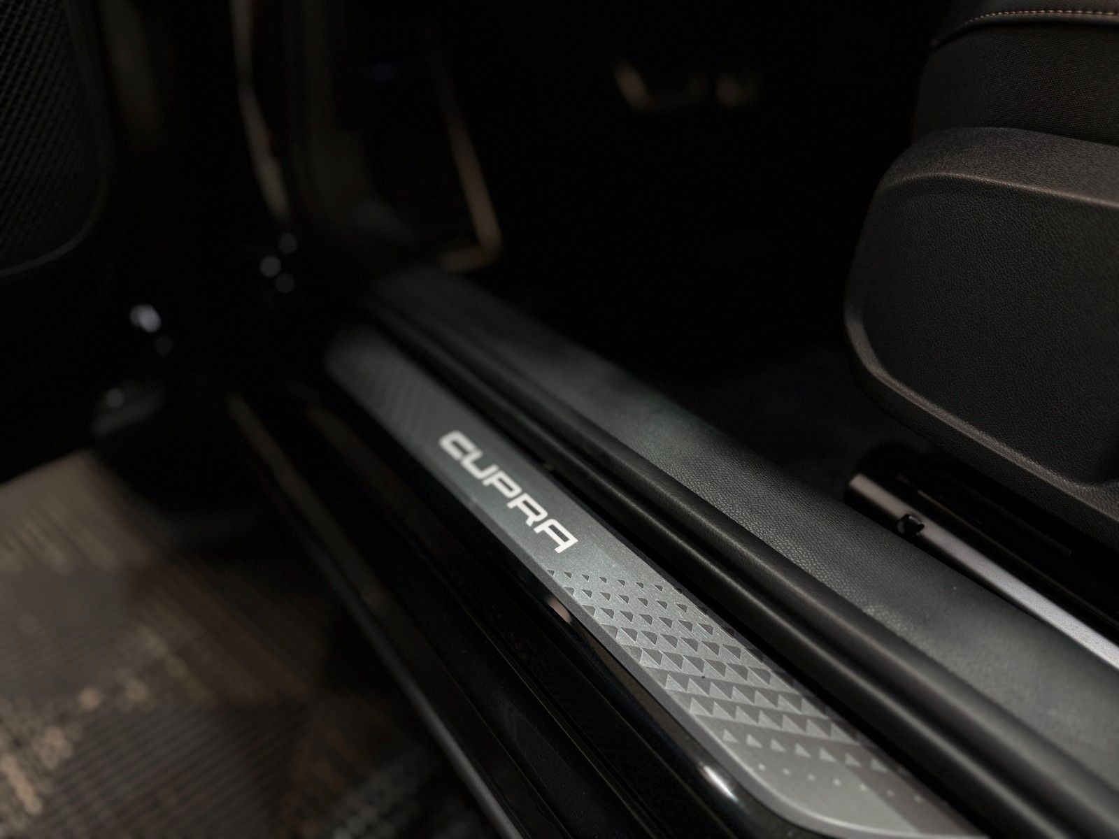 Fahrzeugabbildung CUPRA Formentor 2.0 4Drive, AHK