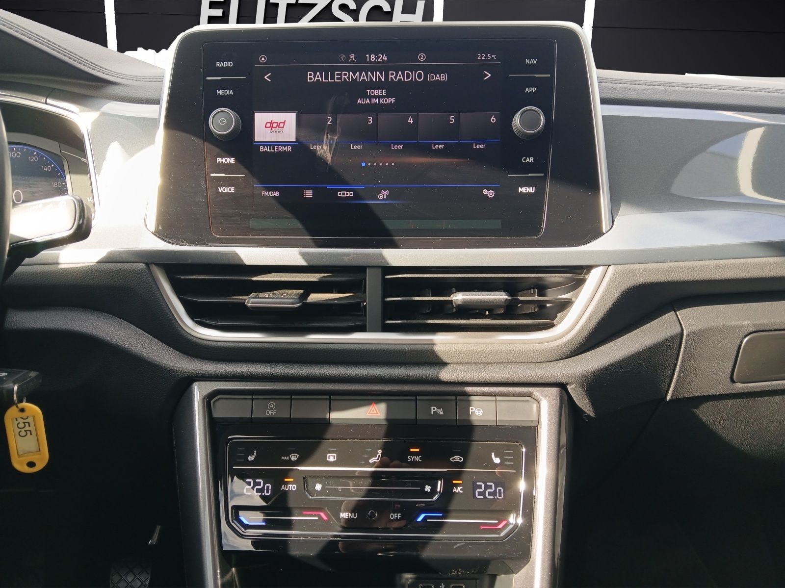 Fahrzeugabbildung Volkswagen T-Roc TDI StyleAHK AID ACC RFK SH LM