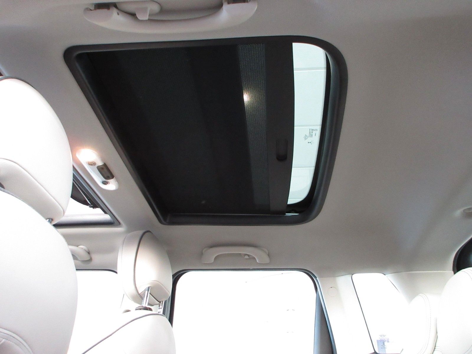 Fahrzeugabbildung MINI Mini Cooper Classic Trim LED/NAVI/SHZ/PANO/LEDER