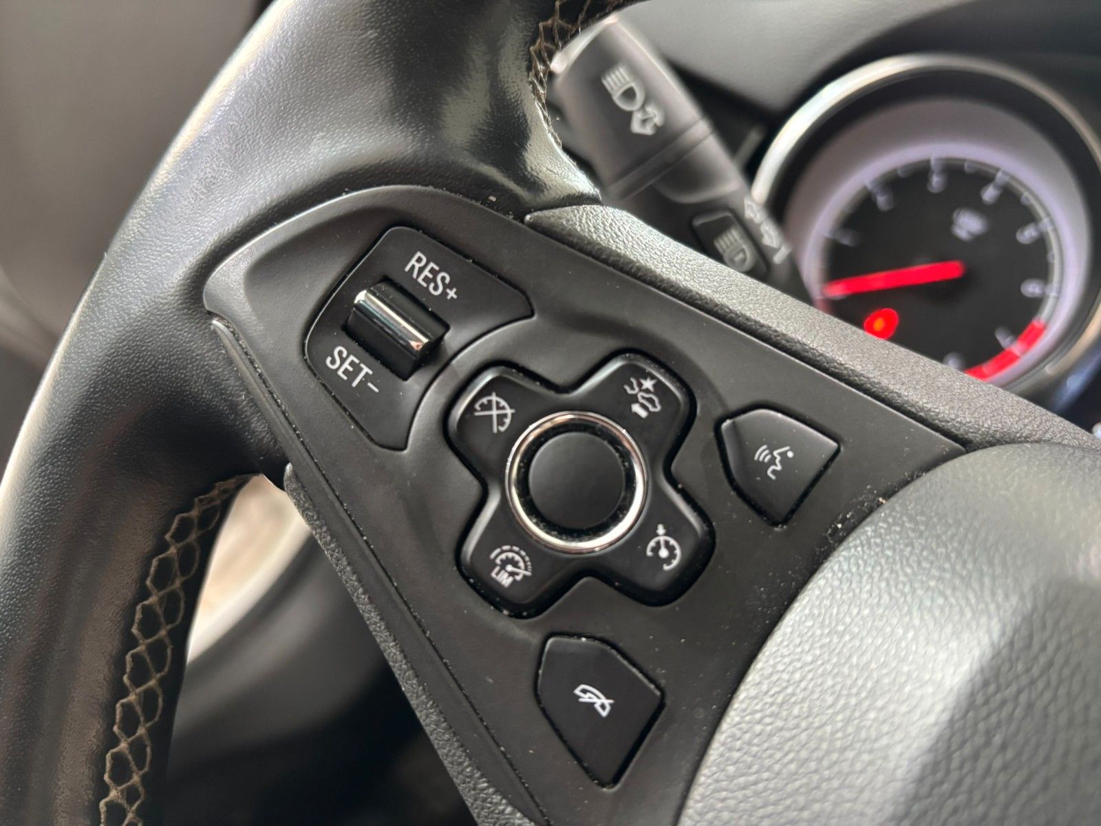 Fahrzeugabbildung Opel Astra ST 1.4T INNOVATION NAVI/KAMERA/SHZ/MATRIX