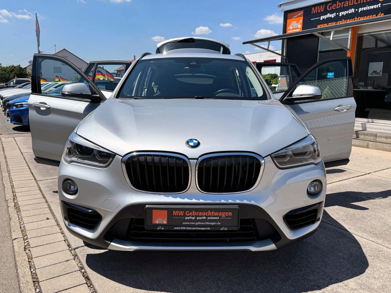 Fahrzeugabbildung BMW X1 xDrive 20i Sport-Line Temp. HUD PANO KAM PDC