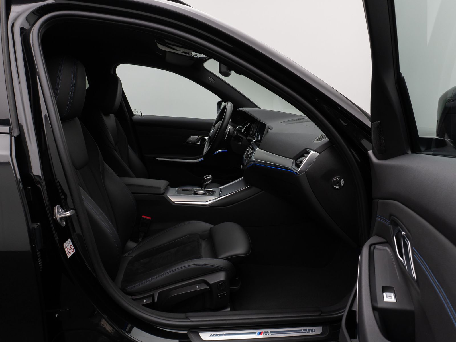 Fahrzeugabbildung BMW 330d xD M Sport Kamera HUD DAB H/K LED 19Zoll