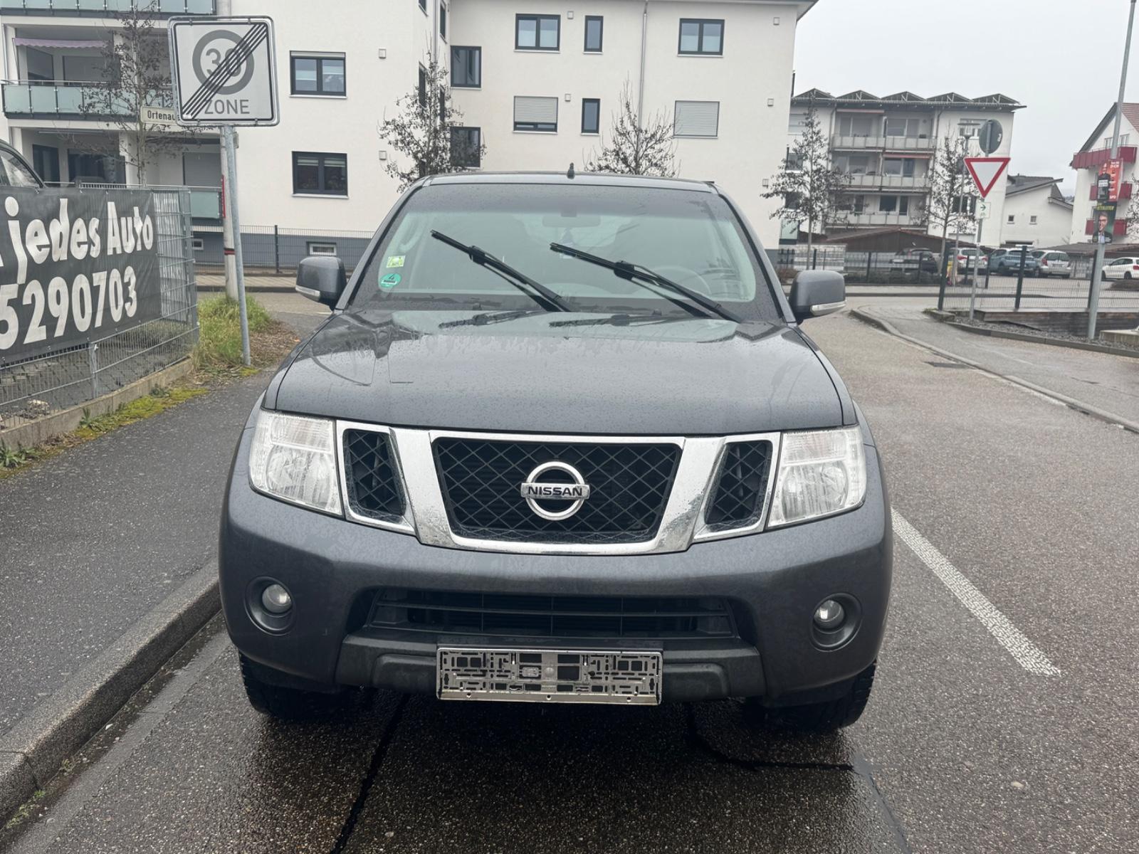 Nissan Navara Pickup Double Cab SE 4X4 TÜV NEU