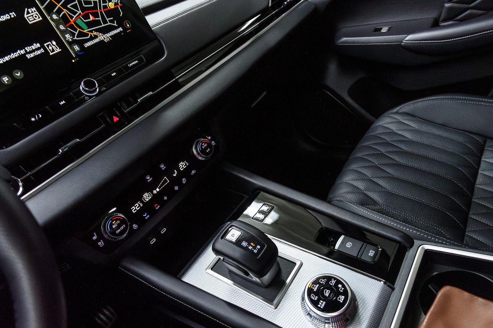 Fahrzeugabbildung Mitsubishi Outlander Top 4WD PHEV Leder LED 4xSHZ 360° HUD