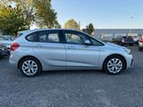 BMW 225 2 Active Tourer 225 xe Advantage - mit Hybrid-Antrieb: Silber, Van