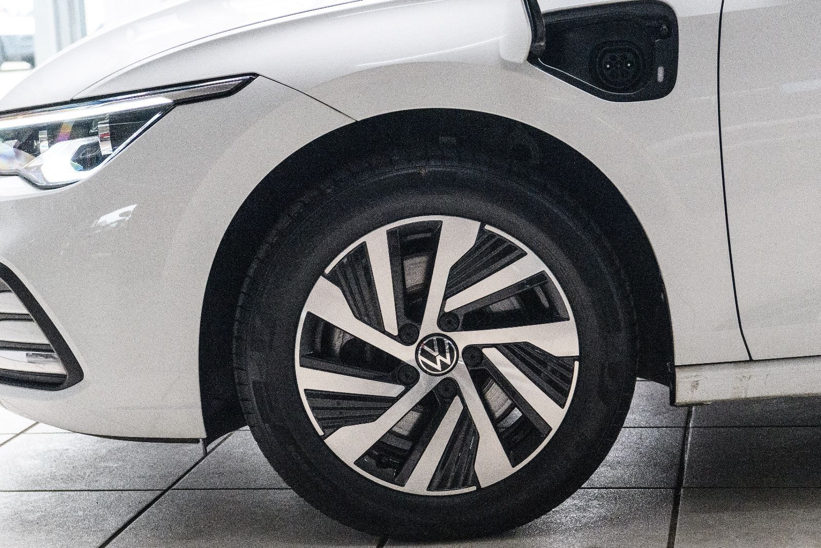 Fahrzeugabbildung Volkswagen Golf  Style eHybrid PHEV +150kw+DSG+ACC+AppCon.